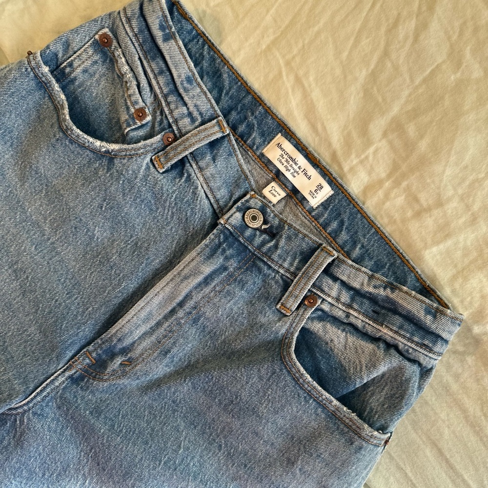 Abercrombie & Fitch Curve Love The ‘90s Straight Ultra High Rise Jeans